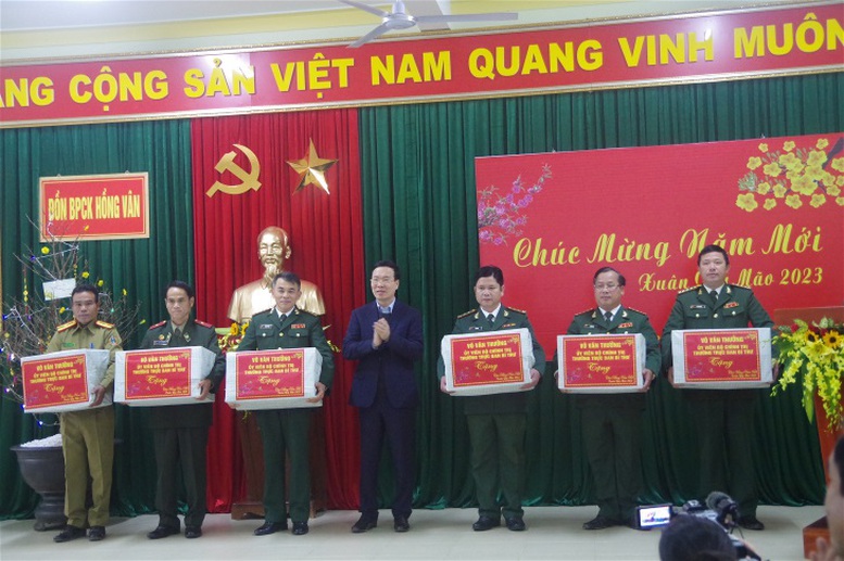 Thường trực Ban Bí thư Võ Văn Thưởng dự Chương trình “Xuân Biên phòng ấm lòng dân bản” - Ảnh 4.