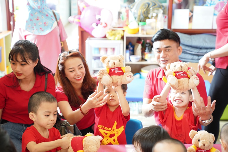 Vietjet tổ chức đón Trung thu ấm áp cho trẻ em có hoàn cảnh khó khăn - Ảnh 7.