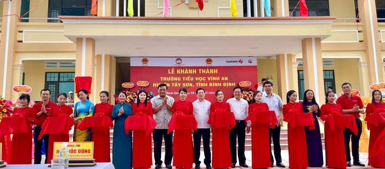 Vietlott mang đến ngôi trường khang trang cho học sinh Ba na - Ảnh 1.