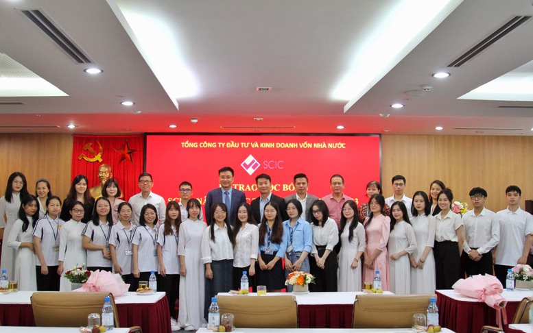 SCIC trao học bổng