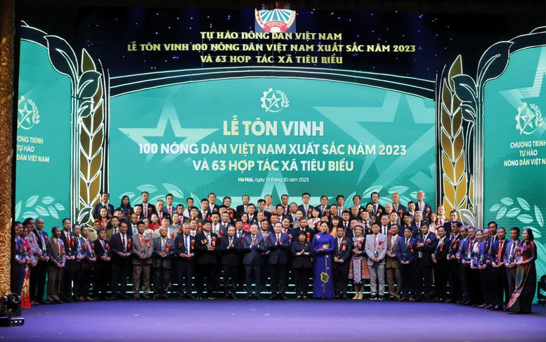 Tôn vinh 100 nông dân Việt Nam xuất sắc năm 2023