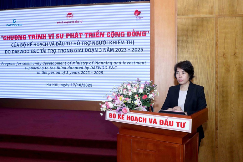 Sáng kiến Cây gậy trắng tiếp nhận khoản tài trợ 3 tỷ đồng  - Ảnh 1.