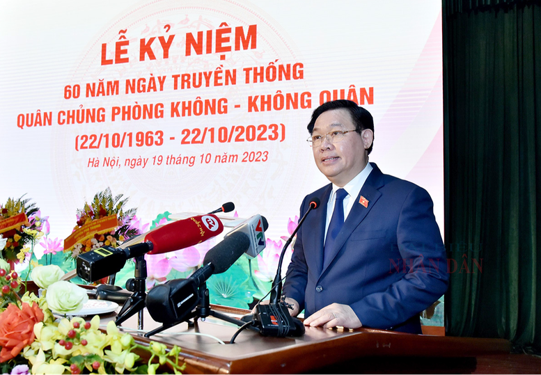 Chủ tịch Quốc hội dự lễ kỷ niệm 60 năm Ngày truyền thống Quân chủng Phòng không-Không quân - Ảnh 2.