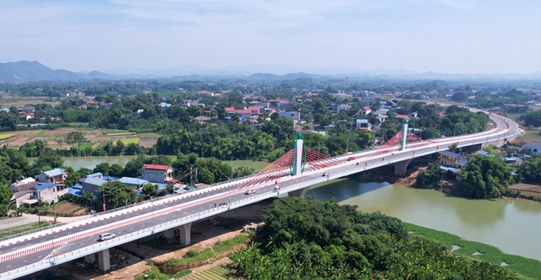 Cây cầu lớn nhất Thái Nguyên chính thức thông xe - Ảnh 1.