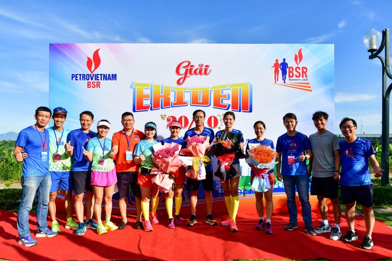 Sôi động Giải chạy tiếp sức BSR EKIDEN 2023 - Ảnh 2.