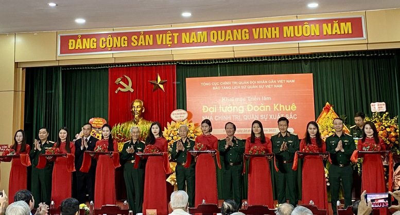 Hơn 200 tài liệu, hiện vật về Đại tướng Đoàn Khuê 'Nhà chính trị quân sự xuất sắc' - Ảnh 1.