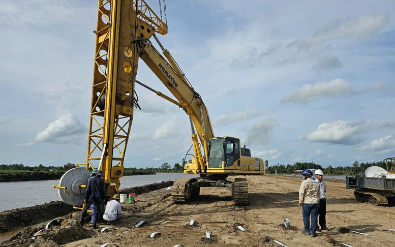 Thiếu vật liệu và mặt bằng, cao tốc Bắc-Nam giai đoạn 2 'chật vật' giữ tiến độ