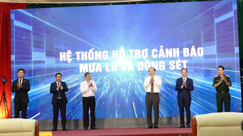 Ra mắt hệ thống cảnh báo sớm dông, sét, mưa lũ bao phủ toàn quốc - Ảnh 1.