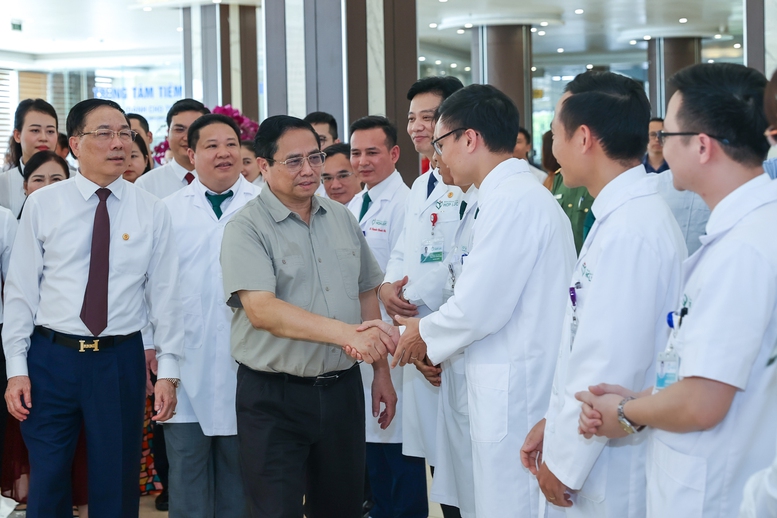 Thủ tướng: Nhân rộng các mô hình bệnh viện tư nhân thành công- Ảnh 2.