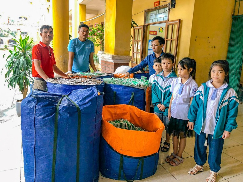 “Kiến tạo tương lai Xanh” cùng chiến dịch thu gom, tái chế rác thải nhựa thành quà tặng- Ảnh 2.