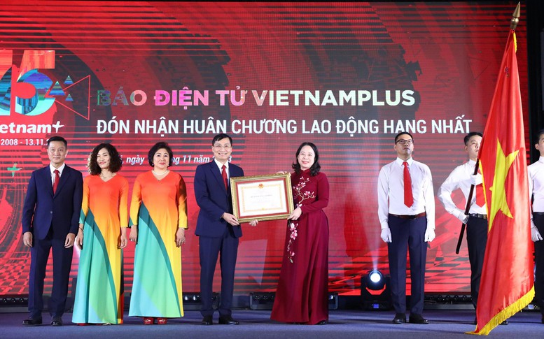 Báo điện tử VietnamPlus kỷ niệm 15 năm thành lập và đón nhận Huân chương Lao động hạng Nhất- Ảnh 1.