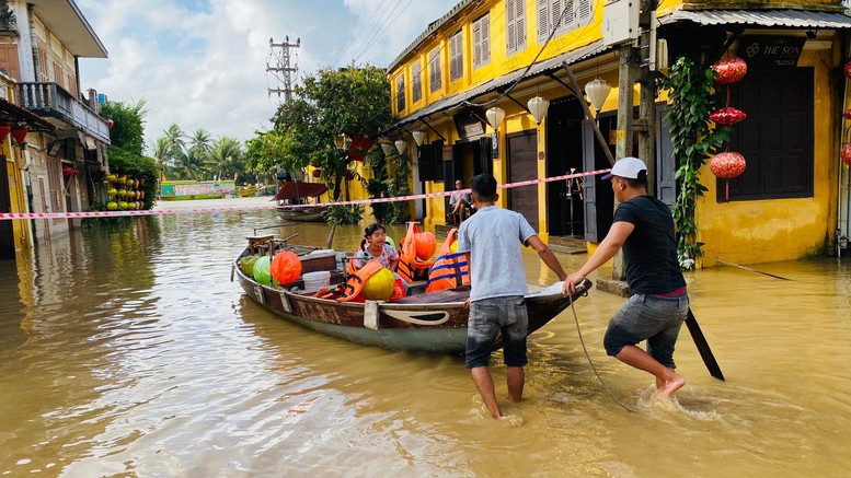 Nước sông dâng cao làm ngập lụt phố cổ Hội An- Ảnh 5.