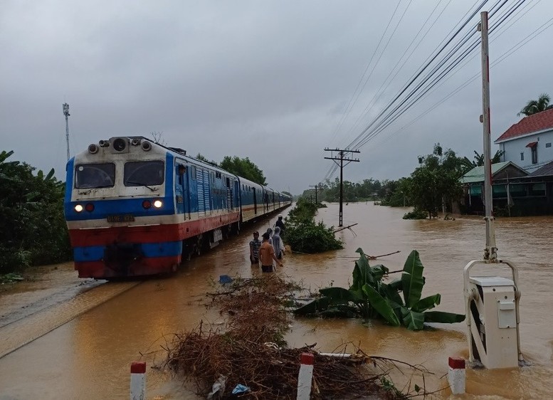 Khôi phục hoạt động đường sắt qua địa phận Thừa Thiên Huế- Ảnh 1.