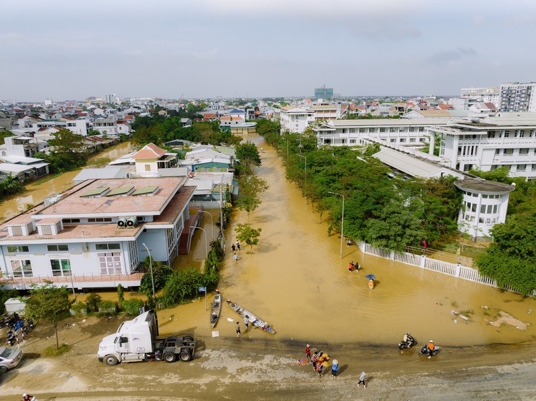 Nước rút, người dân Huế tất bật dọn vệ sinh môi trường- Ảnh 9.