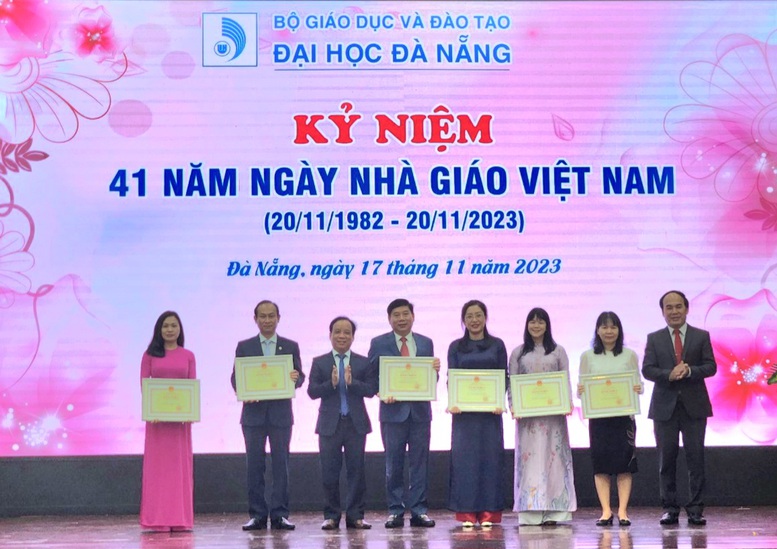 Đà Nẵng vinh danh giáo viên, giảng viên tiêu biểu- Ảnh 1.