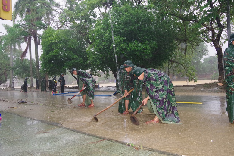 Thừa Thiên Huế: Tập trung khắc phục hậu quả mưa lũ, ổn định đời sống người dân- Ảnh 2.