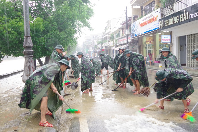 Thừa Thiên Huế: Tập trung khắc phục hậu quả mưa lũ, ổn định đời sống người dân- Ảnh 3.