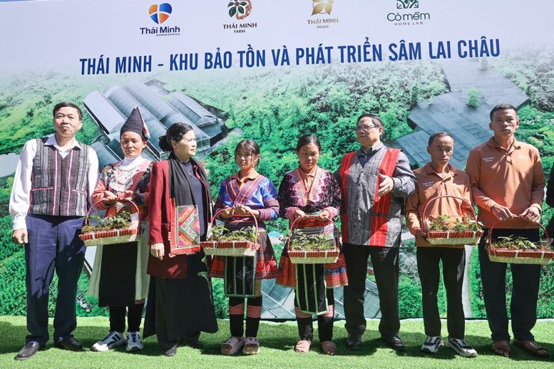 Thủ tướng chung vui Ngày hội đại đoàn kết cùng đồng bào các dân tộc tỉnh Lai Châu- Ảnh 19.