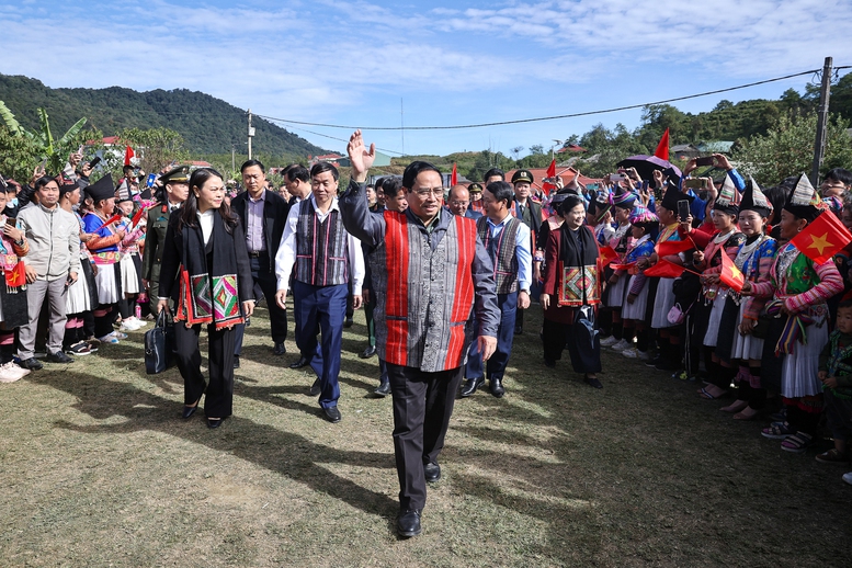 Thủ tướng Chính phủ dự Ngày hội Đại đoàn kết toàn dân tộc tại Lai Châu- Ảnh 1.