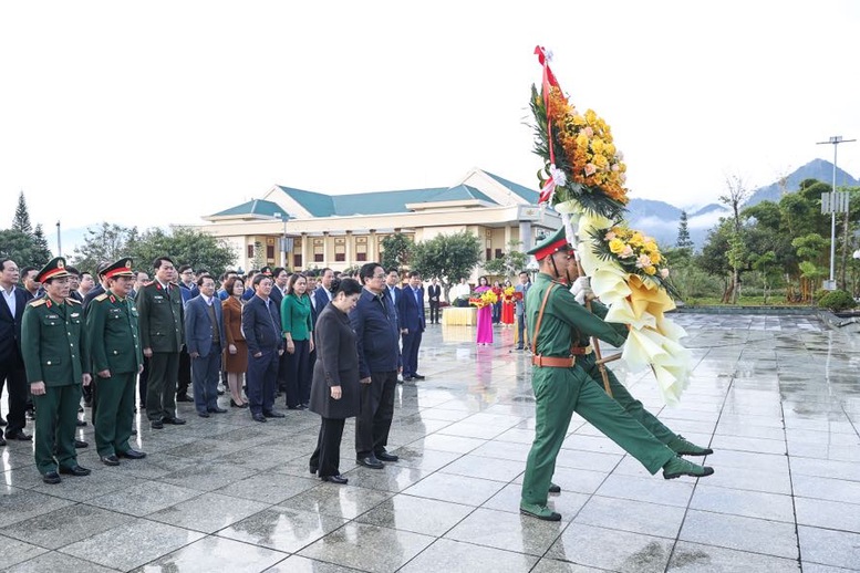 Thủ tướng làm việc với Ban Thường vụ Tỉnh ủy Lai Châu- Ảnh 1.