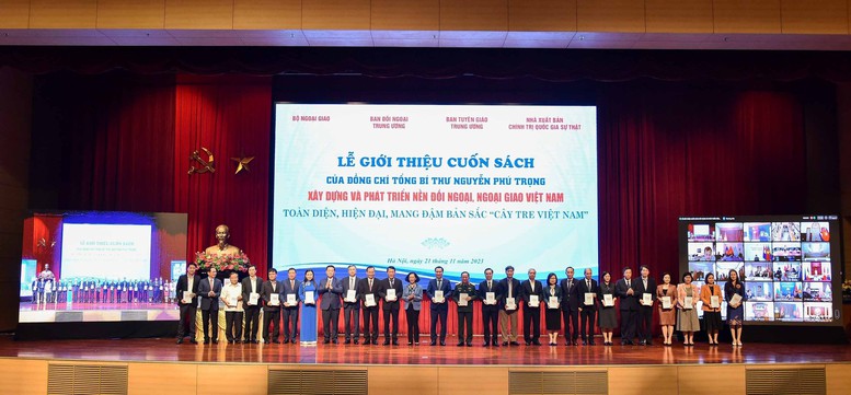 Giới thiệu cuốn sách về công tác đối ngoại, ngoại giao Việt Nam của Tổng Bí thư Nguyễn Phú Trọng- Ảnh 3.