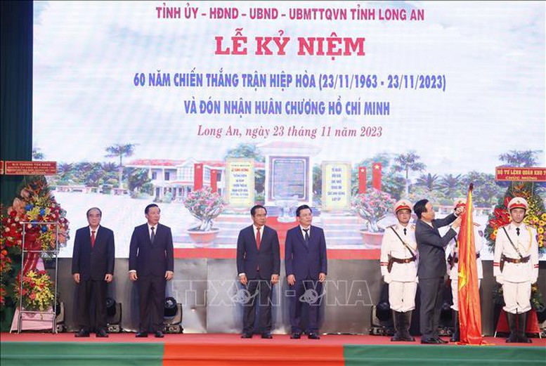 Chủ tịch nước Võ Văn Thưởng dự lễ kỷ niệm 60 năm Chiến thắng trận Hiệp Hòa- Ảnh 1.