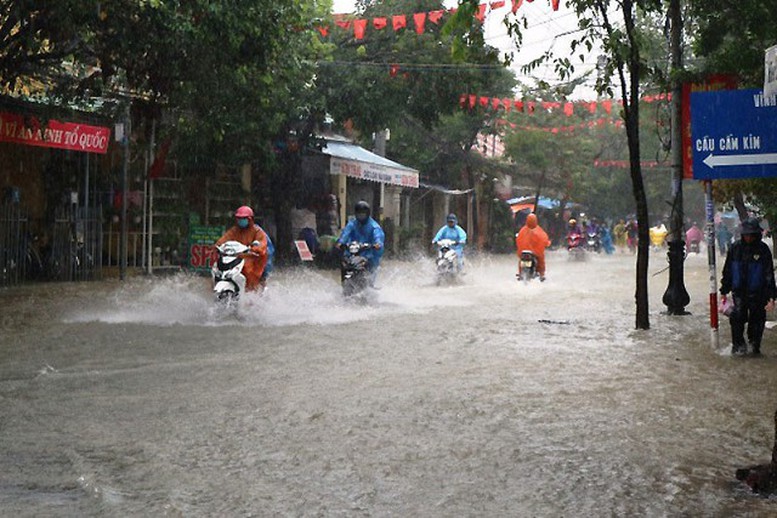 Mưa lớn ở miền Trung, không khí lạnh tăng cường- Ảnh 1.