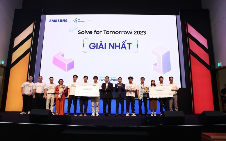 Trao giải cuộc thi Solve for Tomorrow 2023