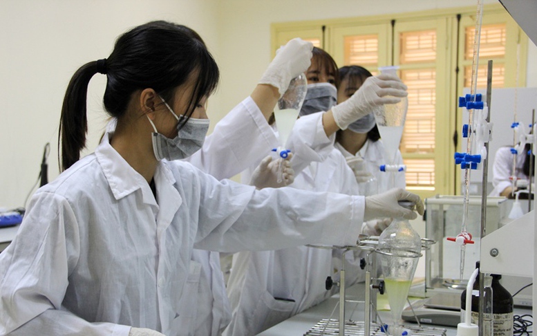 Nhân viên thiết bị, thí nghiệm trường học có được phụ cấp nghề?