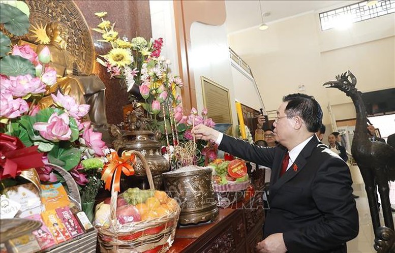 Chủ tịch Quốc hội Vương Đình Huệ thăm Khu di tích Chủ tịch Hồ Chí Minh tại Udon Thani- Ảnh 1.