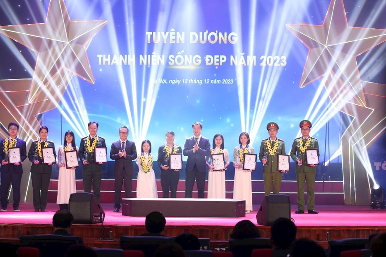 Tôn vinh 20 gương 'Thanh niên sống đẹp' tiêu biểu- Ảnh 1.