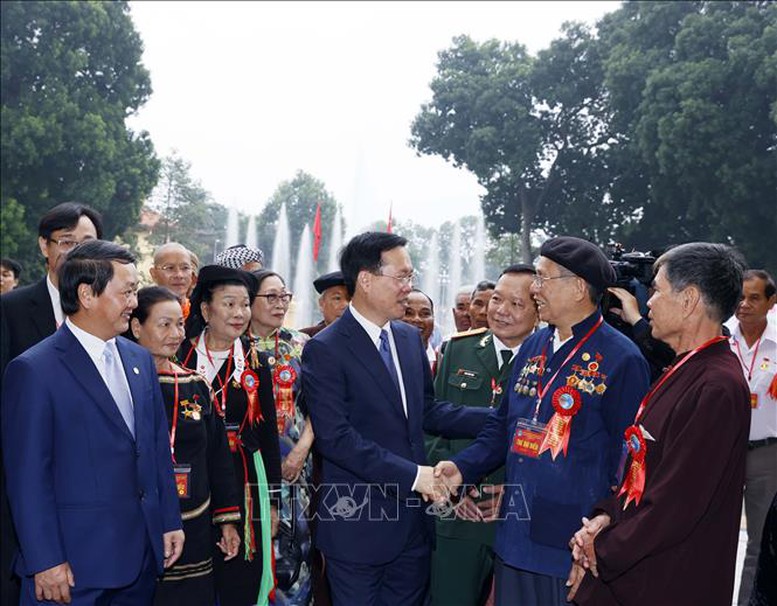 Chủ tịch nước gặp mặt người có uy tín tiêu biểu trong đồng bào dân tộc thiểu số- Ảnh 1.