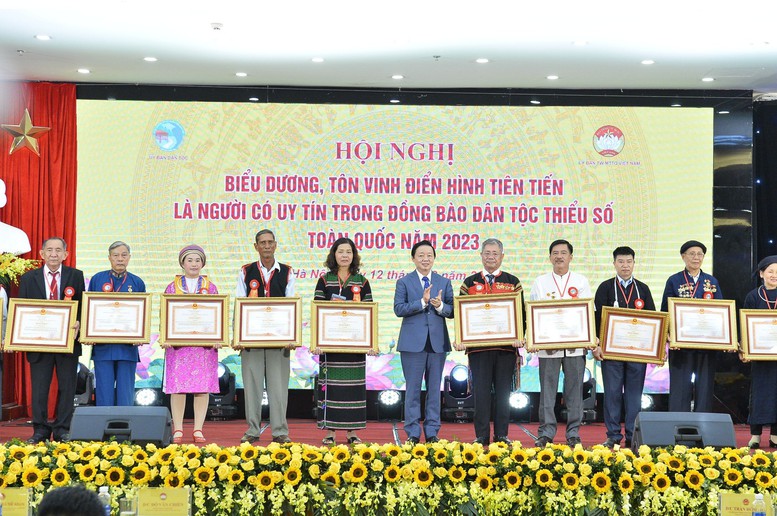 Tôn vinh những gương sáng giúp đồng bào dân tộc thấy, hiểu, tin và làm theo- Ảnh 4.