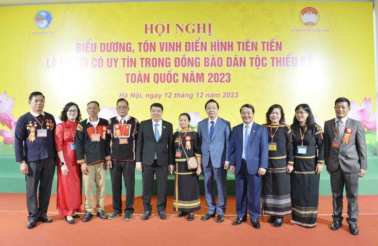Tôn vinh những gương sáng giúp đồng bào dân tộc thấy, hiểu, tin và làm theo- Ảnh 3.
