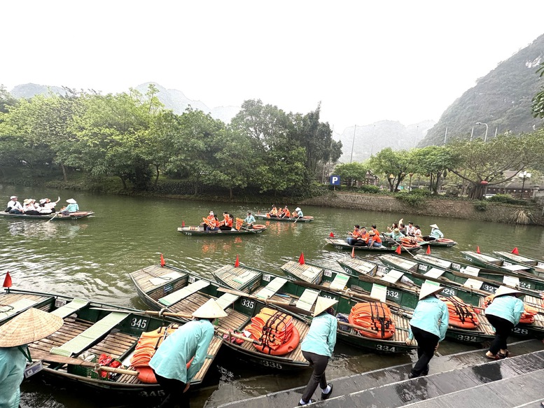 Du lịch Ninh Bình tiếp tục khởi sắc- Ảnh 1.