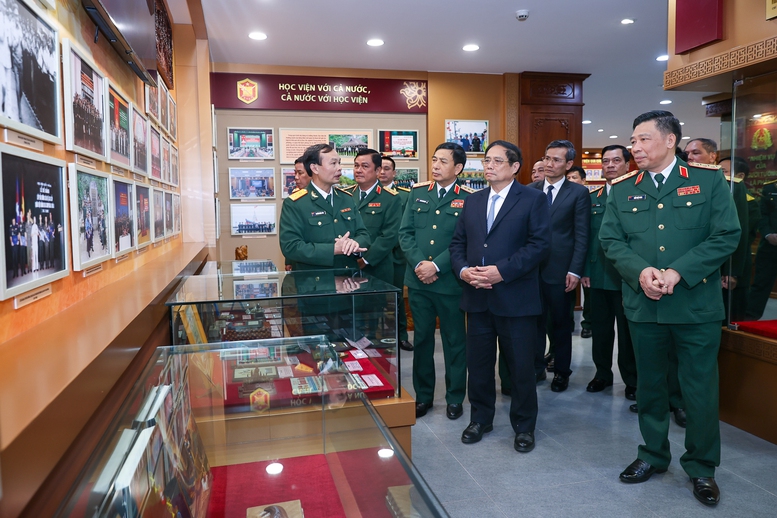 Góp phần bổ sung, hoàn thiện lý luận quốc phòng và thực hiện đột phá trong đào tạo đội ngũ cán bộ- Ảnh 4.