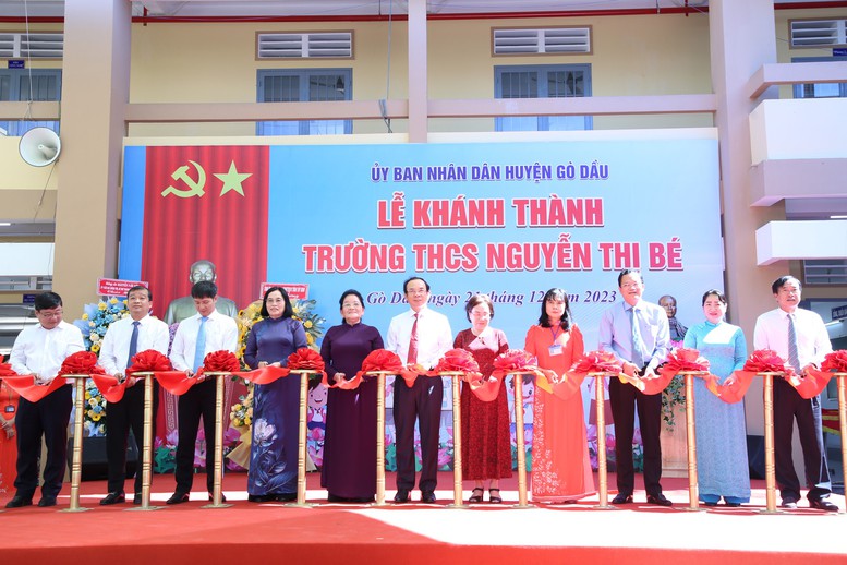 Khánh thành trường học mang tên Anh hùng Lực lượng vũ trang Nguyễn Thị Bé- Ảnh 1.