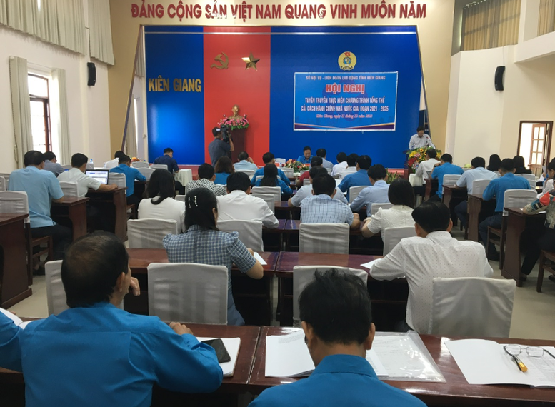 Công đoàn Viên chức Kiên Giang vận động cán bộ, đoàn viên tham gia đẩy mạnh CCHC- Ảnh 2.