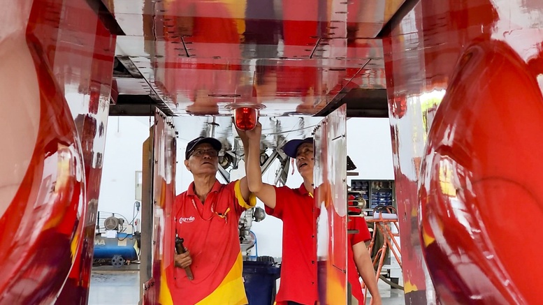 Chủ tịch Quốc hội thăm Trung tâm Kỹ thuật tàu bay hợp tác Vietjet và Lao Airlines 
- Ảnh 5.