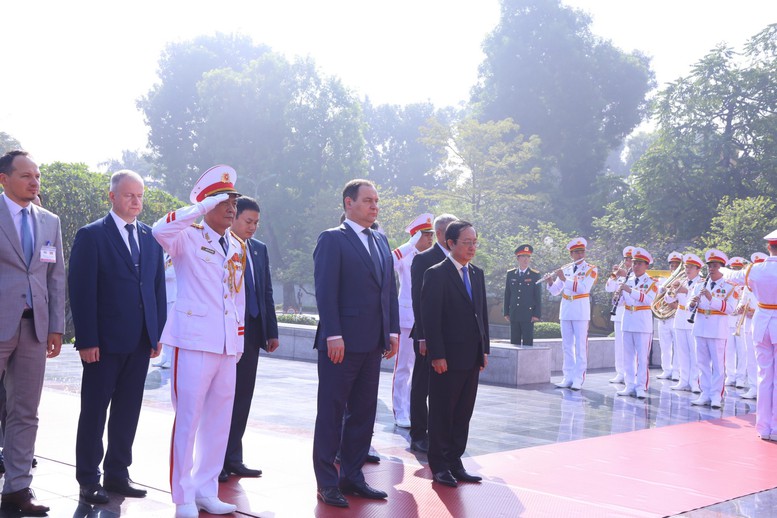 Thủ tướng Cộng hòa Belarus vào Lăng viếng Chủ tịch Hồ Chí Minh- Ảnh 4.