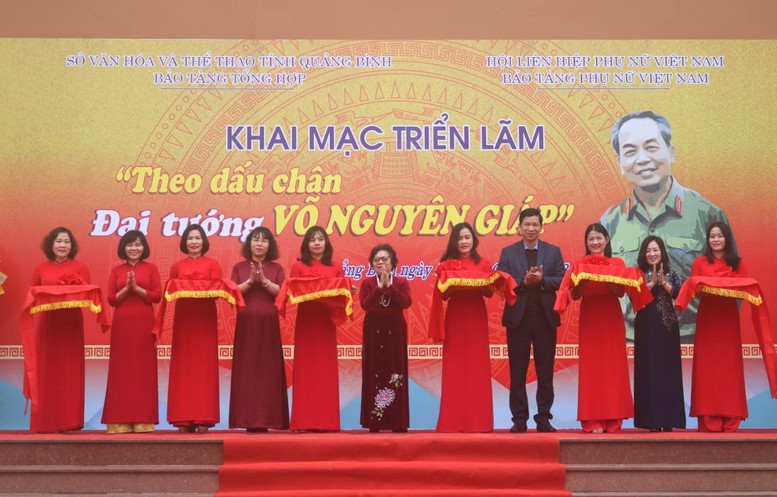 Khai mạc triển lãm “Theo dấu chân Đại tướng Võ Nguyên Giáp” tại Quảng Bình - Ảnh 1.