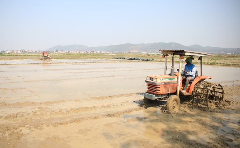 Đề nghị tiếp tục xả nước các hồ thủy điện hỗ trợ Hà Nội lấy đủ nước gieo cấy - Ảnh 1.