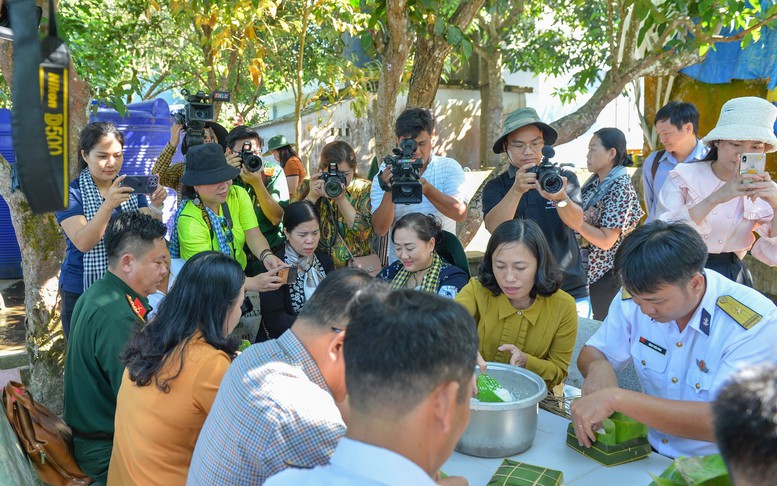 Báo chí đã luôn đồng hành cùng cán bộ, chiến sĩ Hải quân