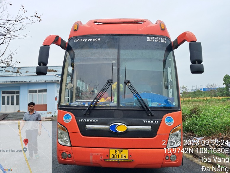 Phát hiện ô tô khách quá hạn đăng kiểm, dùng sổ và tem kiểm định giả trên cao tốc - Ảnh 1.