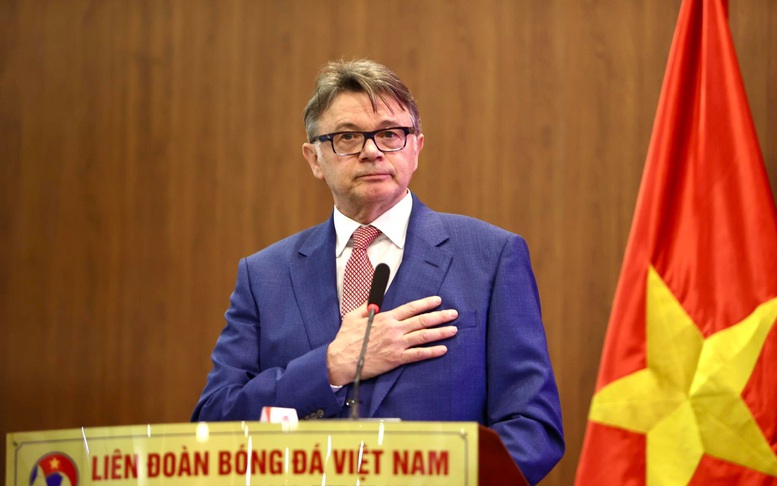 HLV Philippe Troussier chính thức nhận nhiệm vụ với bóng đá Việt Nam