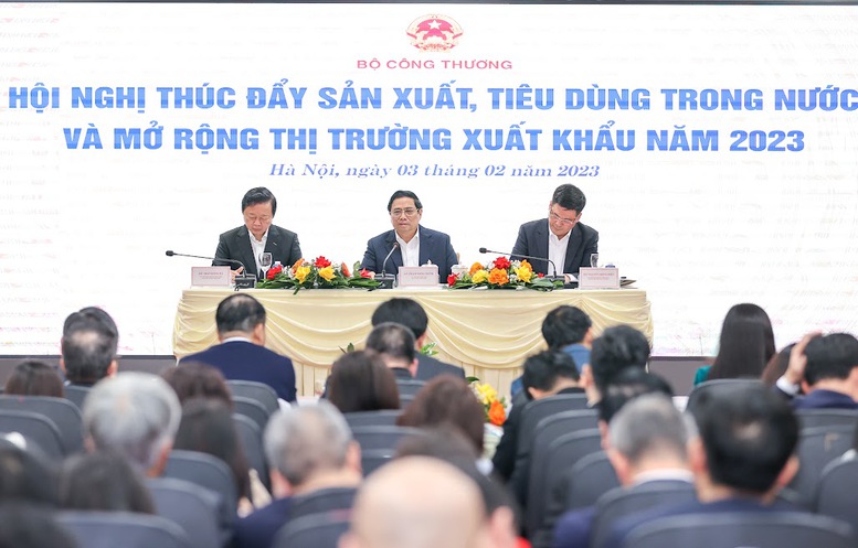 Thủ tướng: Thúc đẩy sản xuất, tiêu dùng trong nước và mở rộng thị trường xuất khẩu; tự cường, tự chủ trong lĩnh vực công nghiệp - Ảnh 2.