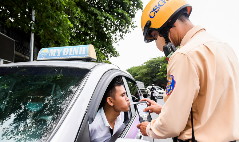 Tăng cường xử phạt 'ma men' tham gia giao thông - Ảnh 2.