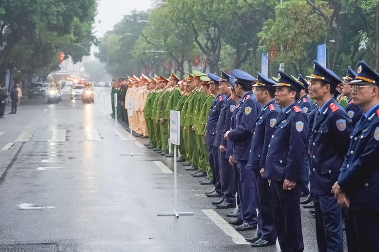 Thượng tôn pháp luật để xây dựng văn hóa giao thông an toàn - Ảnh 2.