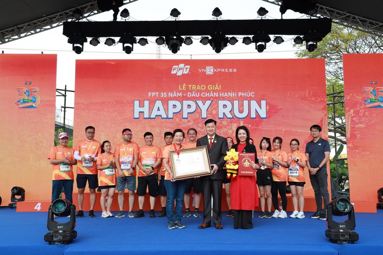 3.500 người tham gia chạy “Happy Run” gây quỹ cho trẻ em nghèo - Ảnh 4.