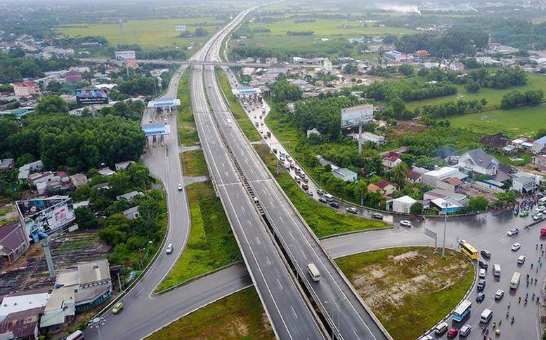 Đường cao tốc phải có tối thiểu 4 làn theo đúng tiêu chuẩn